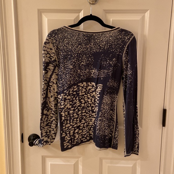 Nic and Zoe abstract printed long sleeve top in navy/white. Size XS - Picture 5 of 8